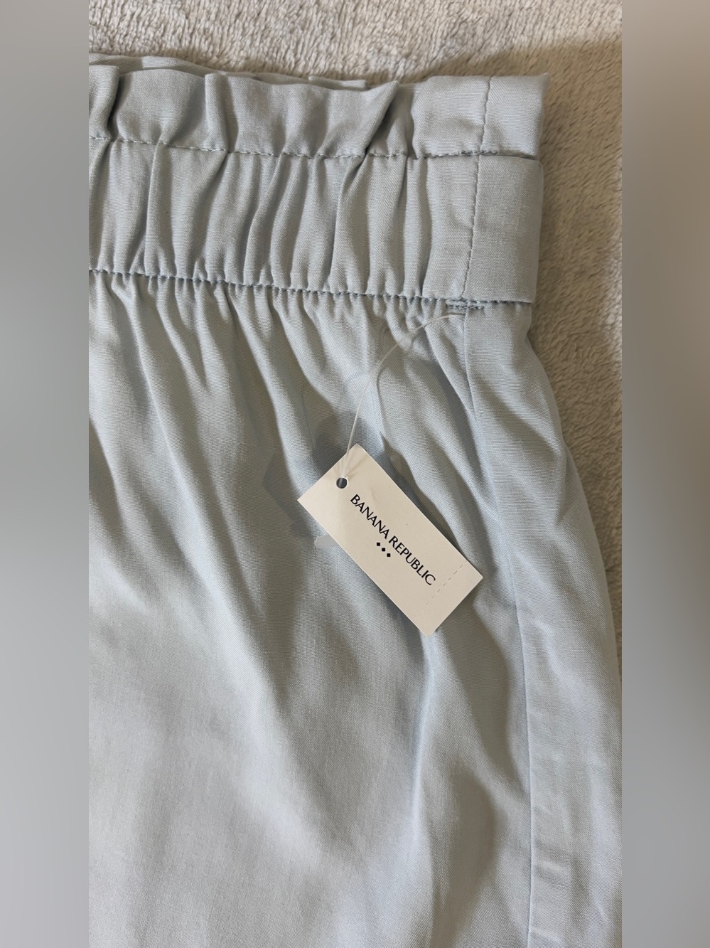 NWT!! Banana Republic Shorts in a Blueish Gray Color Size L Retail $44.99 - Picture 5 of 8